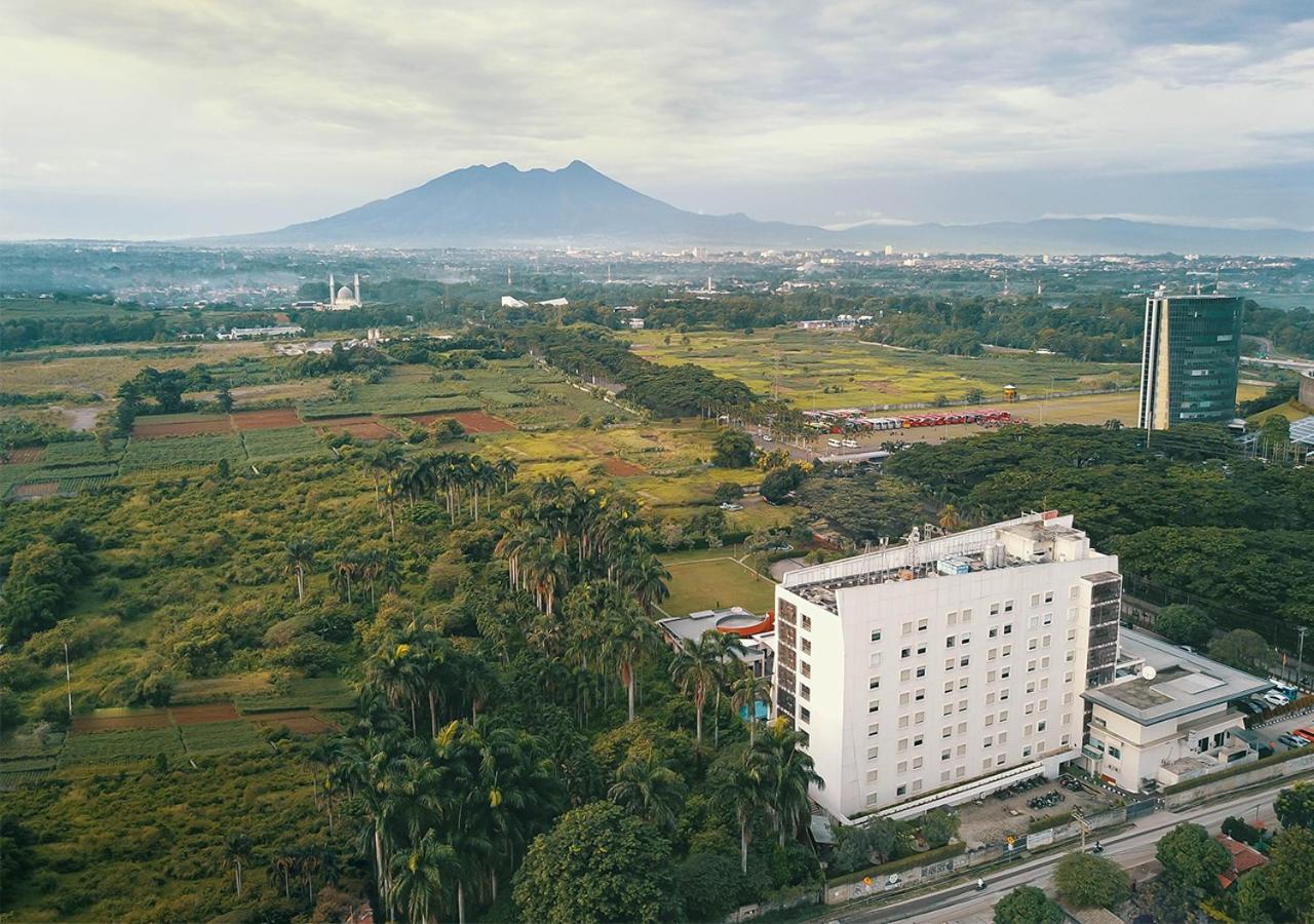 Harris Hotel Sentul City Bogor Esterno foto